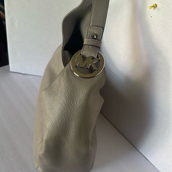 Michael Kors Fulton Large Pearl Grey Leather Hobo Bag - Picture 8 of 16